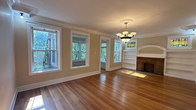 Foto del edificio - 6322 N Lakewood Ave