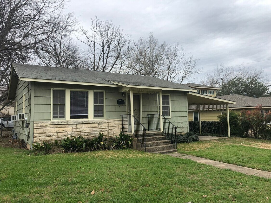 AWSOME LOCATION ! COZY SFH - AWSOME LOCATION !  COZY SFH