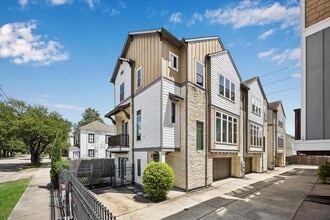 Building Photo - 736 Yale St