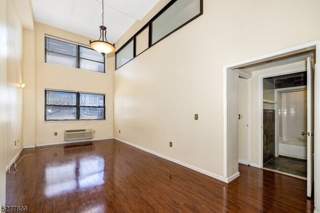 Building Photo - 111 Mulberry St