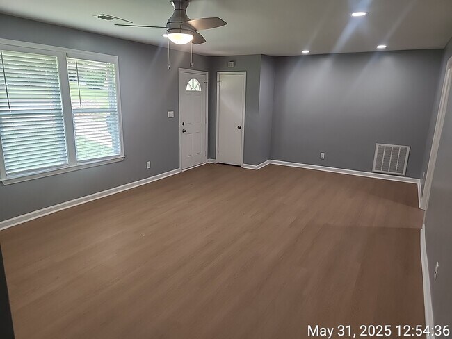 Foto del edificio - 2348 Clifton Springs Manor