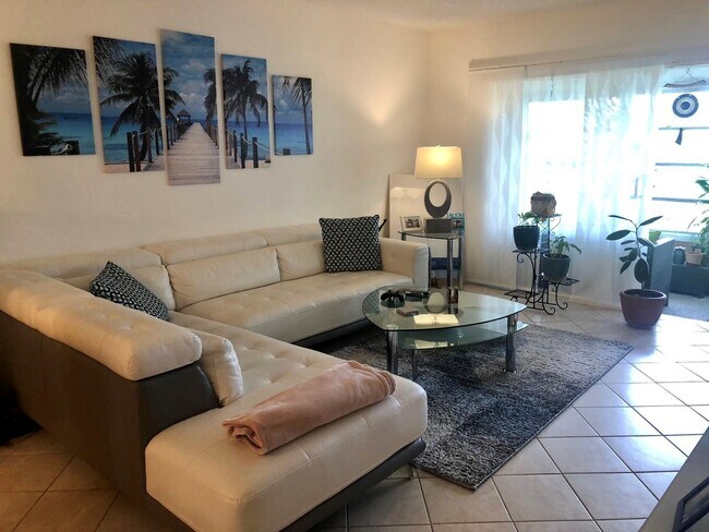 Foto del edificio - 2221 NE 68th St