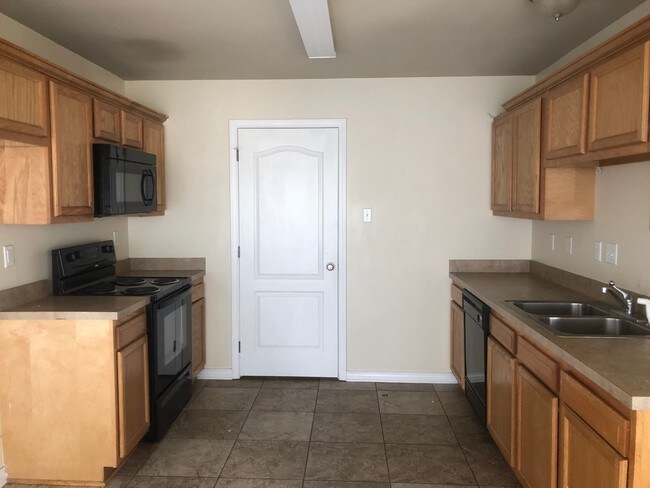 Foto del edificio - 28603 Bea's Nursery Rd