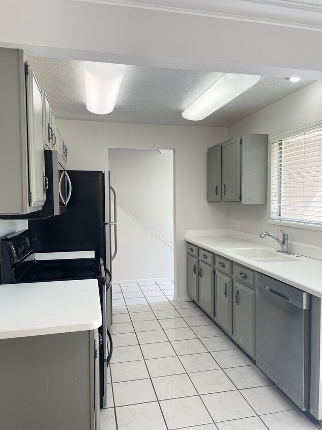 Foto principal - 1871 Monterey Dr