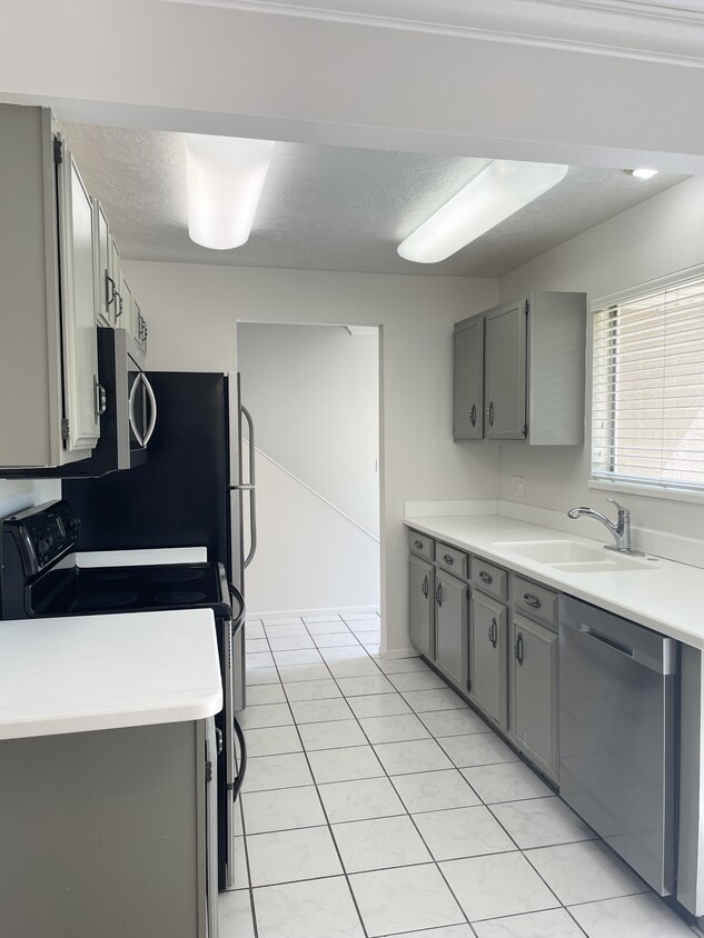 Primary Photo - 1871 Monterey Dr