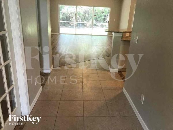 Foto del edificio - 1002 NE 33rd Ln