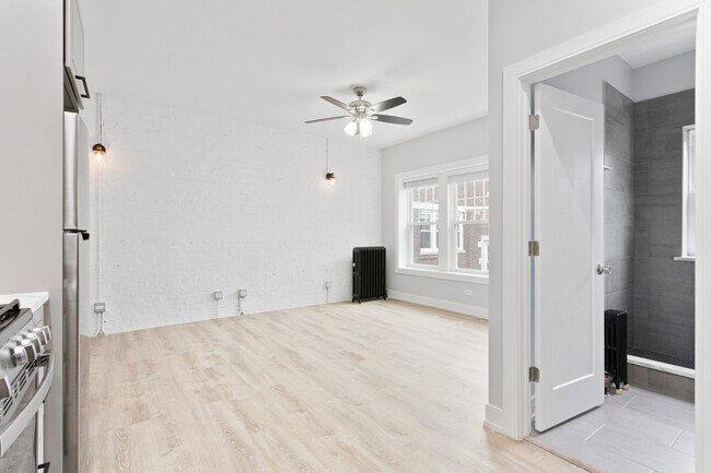 Foto del edificio - 1057 W Glenlake Ave