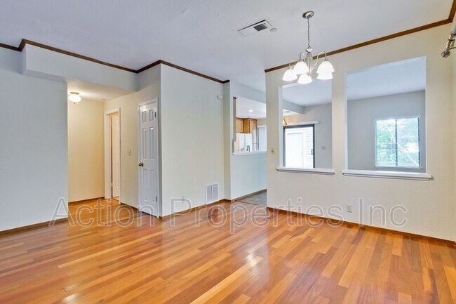 Building Photo - 947 La Mesa Terrace