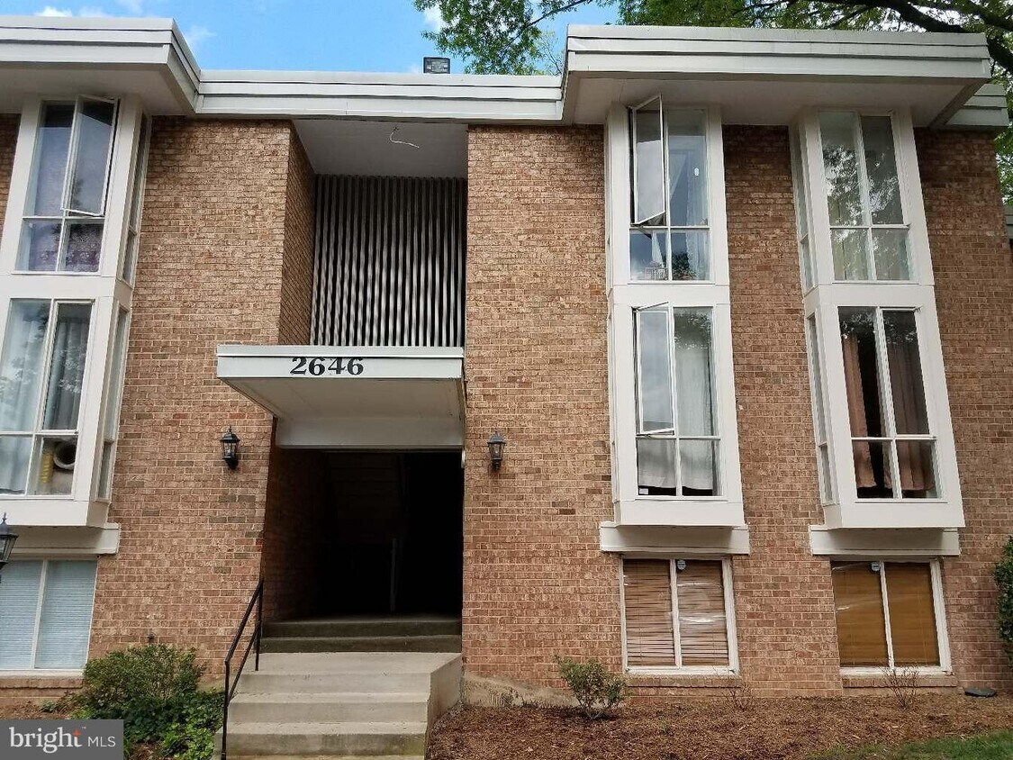 Welcome Home, Park in #106 - 2646 Redcoat Dr