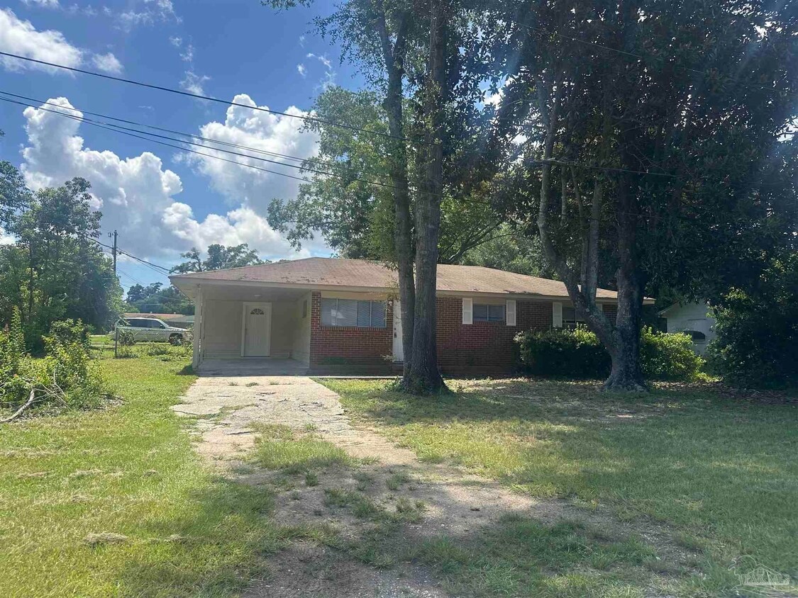 Building Photo - 1703 Larry Ave