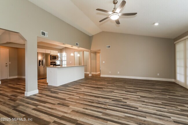 Foto del edificio - 820 Hardwood St