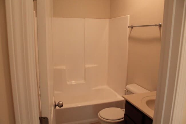 Building Photo - Four Bedroom Near Downtown Athens