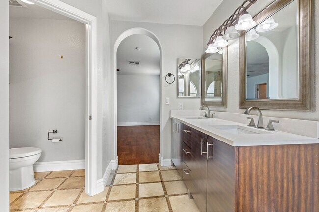 Building Photo - Beautiful 4 bedroom home in North Phoenix