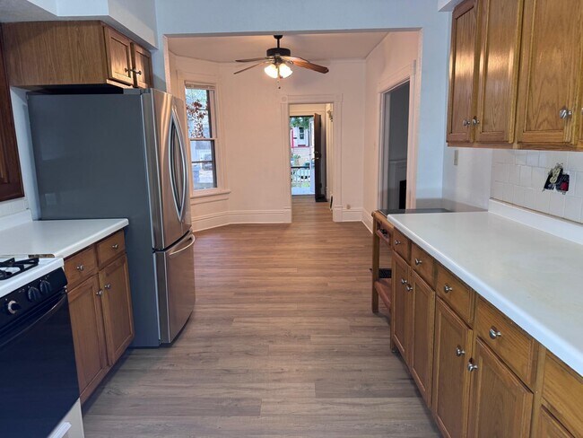 Foto del edificio - 2577 N Frederick Ave