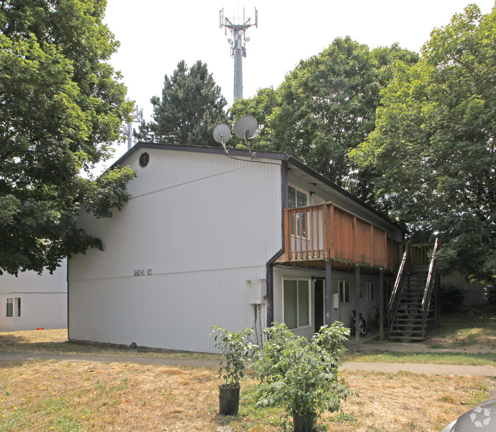 Primary Photo - Glen Gardens Apartments