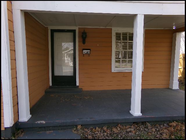 Building Photo - 920 S Elm St