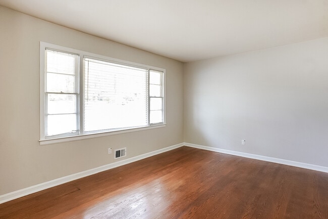 Building Photo - Cozy Home in Augusta!