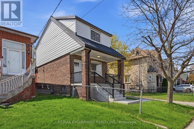 Building Photo - 1049 Glencairn Ave