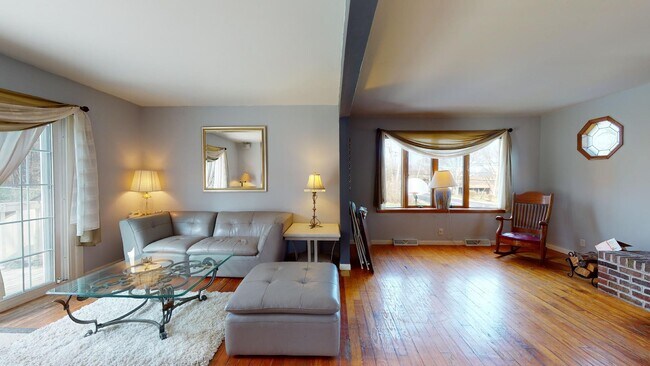 Building Photo - 717 Front St