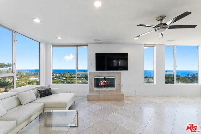 Foto del edificio - 30112 Cuthbert Rd