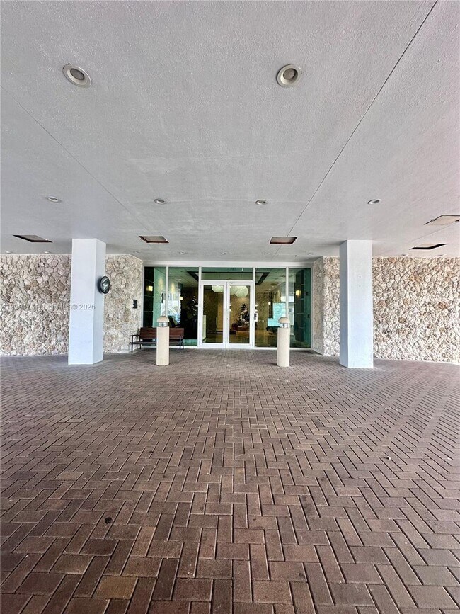 Foto del edificio - 9511 Collins Ave