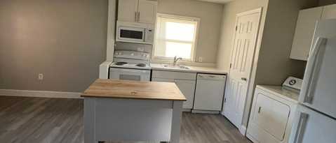 Building Photo - 1113 Pinewood Dr NE
