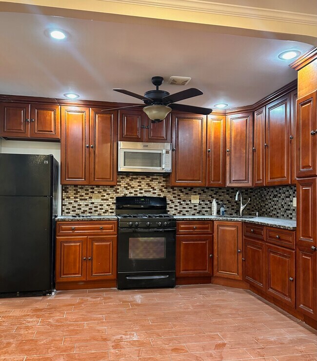 Foto del edificio - 1228 E 86th St