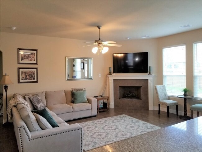 Building Photo - 2566 Riverway Dr