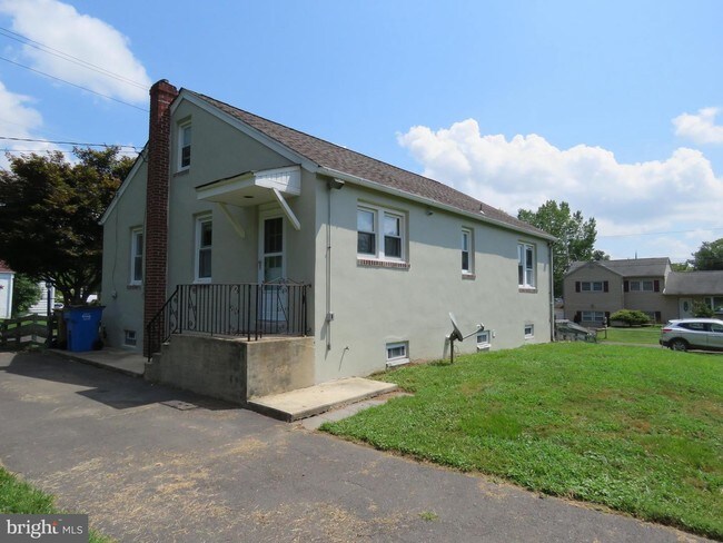 Building Photo - 1508 Brown Ave