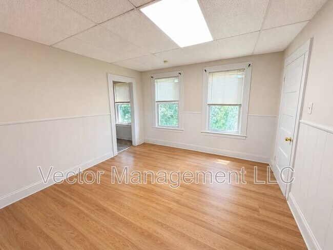 Building Photo - 116 Rennell St