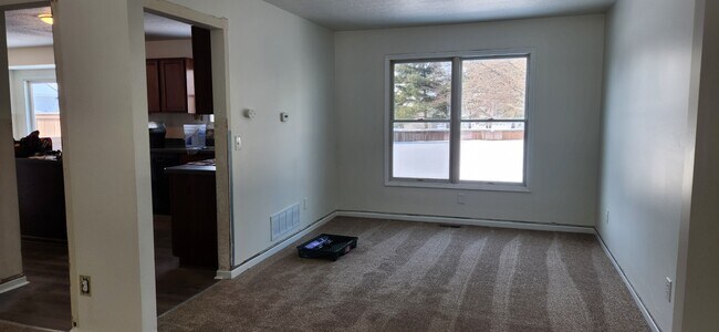 Foto del edificio - 431 Wheatfield Dr