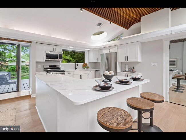 Foto del edificio - 9817 Inglemere Dr