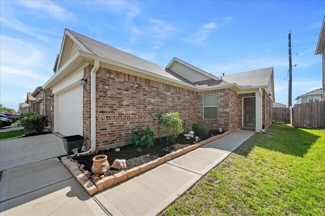 Building Photo - 5327 Castle Discordia St