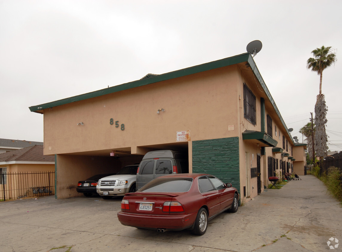 Primary Photo - 858 W 80th St