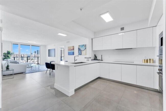 Foto del edificio - 300 Sunny Isles Blvd