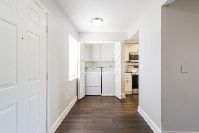 Building Photo - 7812 Renaissance Ct