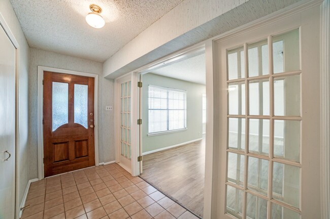 Photo - Thousand Oaks neighborhood! Over 1800 sqft! House