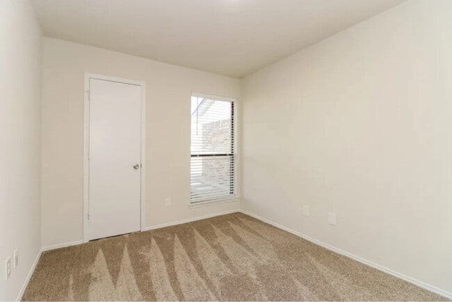 Building Photo - 415 Revolution Ln