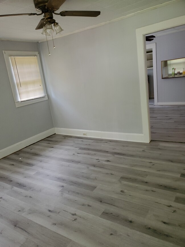 Sala de estar - 919 S Church St