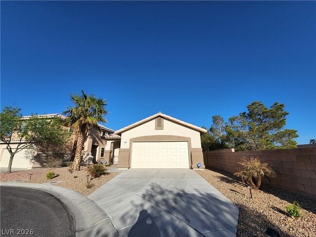 Building Photo - 300 Vilberti Ct