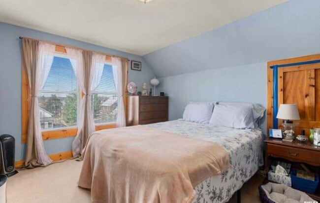 Building Photo - 111 21st St