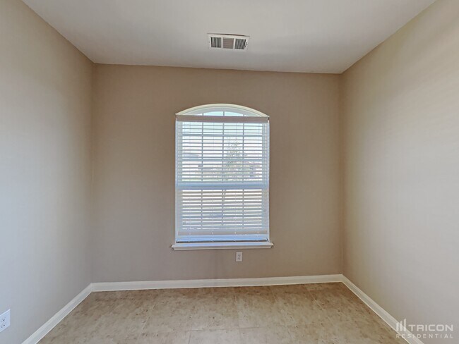 Building Photo - 110 Rushmore Ln