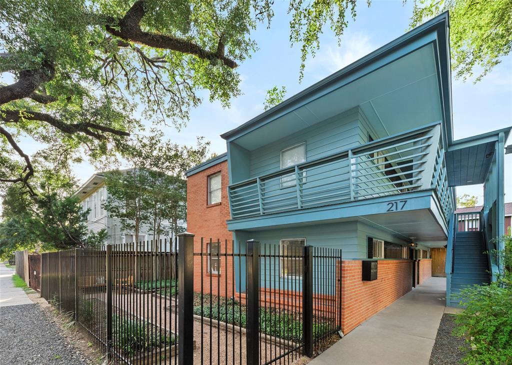 Foto principal - 217 E 12th St