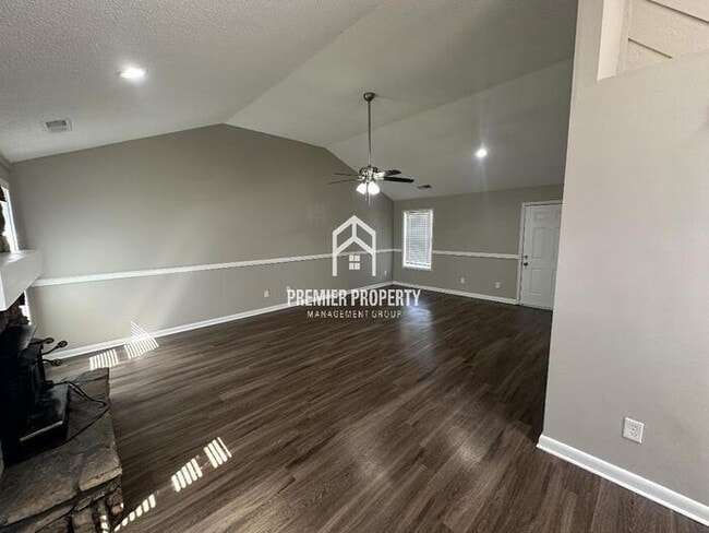 Building Photo - 6180 Scarlet Leaf Dr