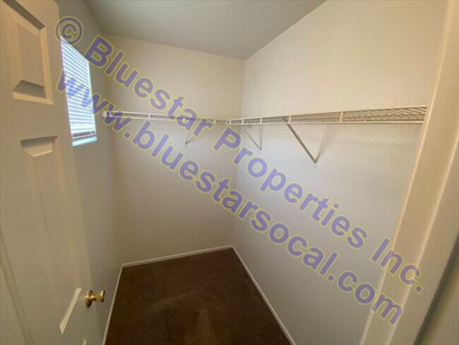 Foto del edificio - Beautiful 2 Story Home with 3 Car Garage In Victorville