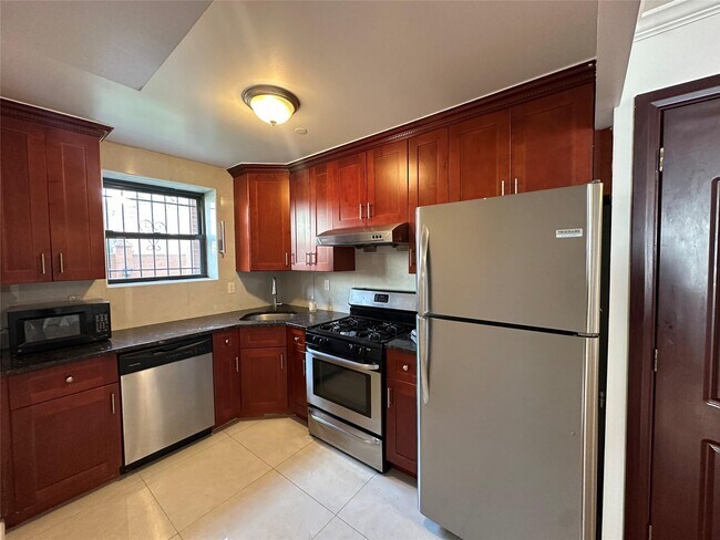 Foto del edificio - 75-48 Parsons Blvd