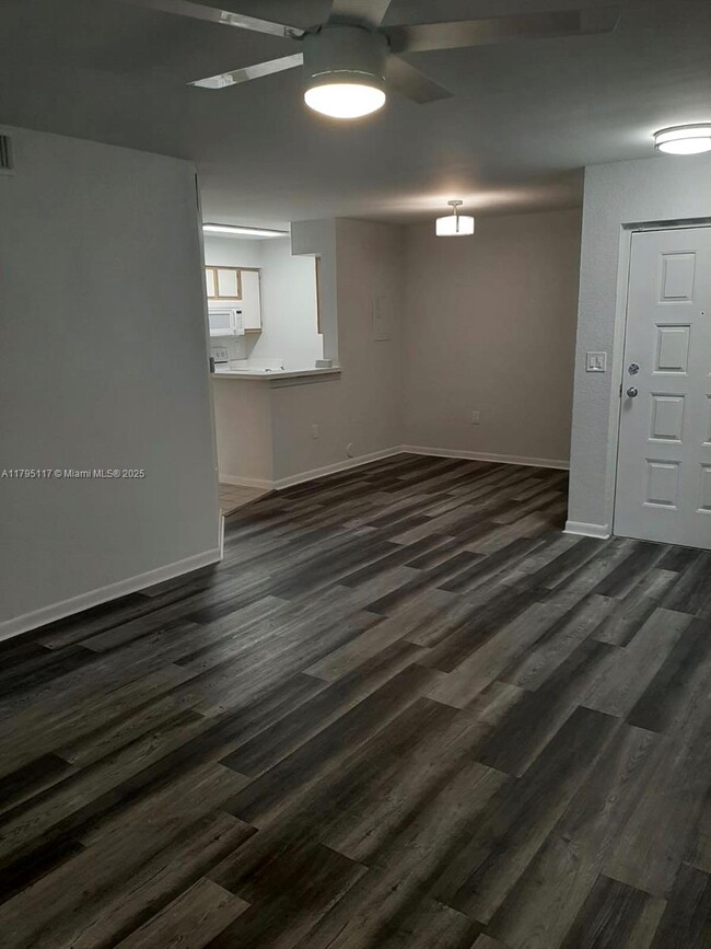 Foto del edificio - 2881 N Oakland Forest Dr