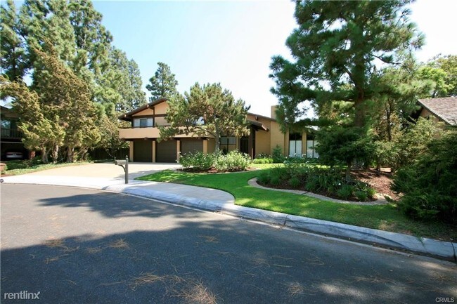 Foto del edificio - 6 br, 3 bath House - 18072 Athens Ave