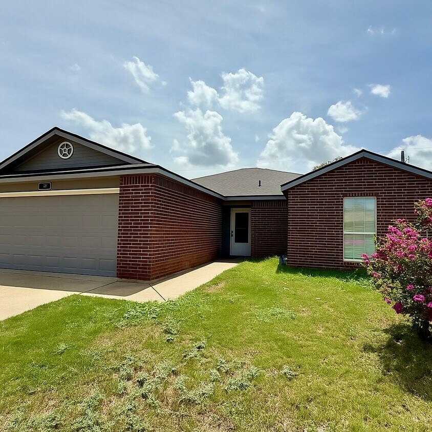 Foto principal - Quaint four bedroom home in Belton availab...