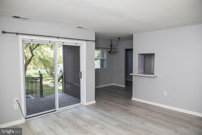 Foto del edificio - 319 Meadowview Ln